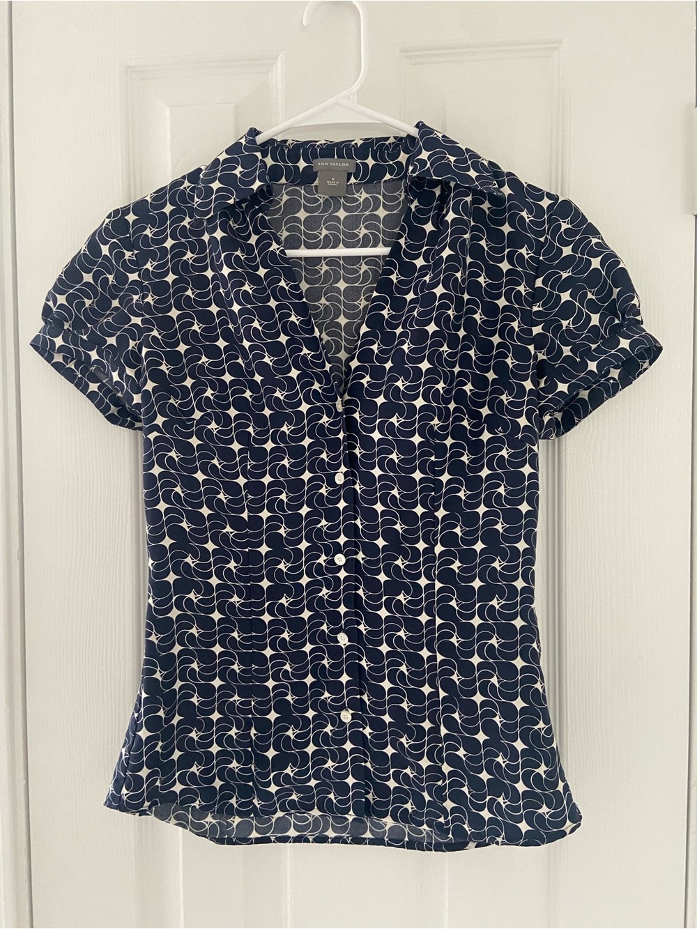 Ann Taylor Factory Navy & White Geometric Button-Down Shirt